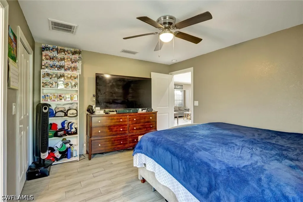 1317 NE 4th Place Cape Coral FL 33909