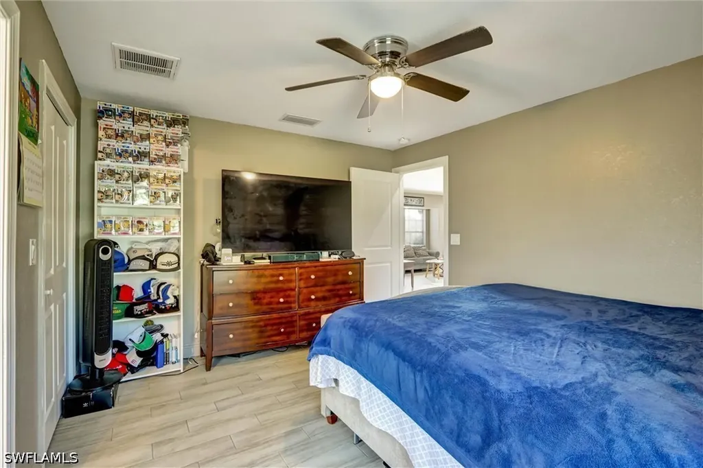 1317 NE 4th Place Cape Coral FL 33909