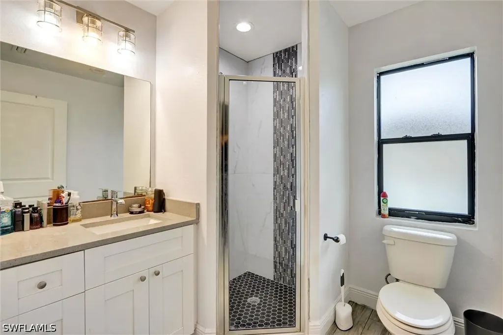 1317 NE 4th Place Cape Coral FL 33909