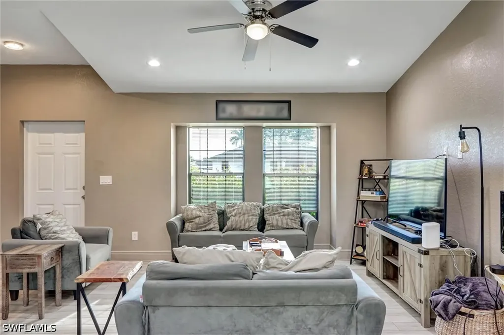1317 NE 4th Place Cape Coral FL 33909