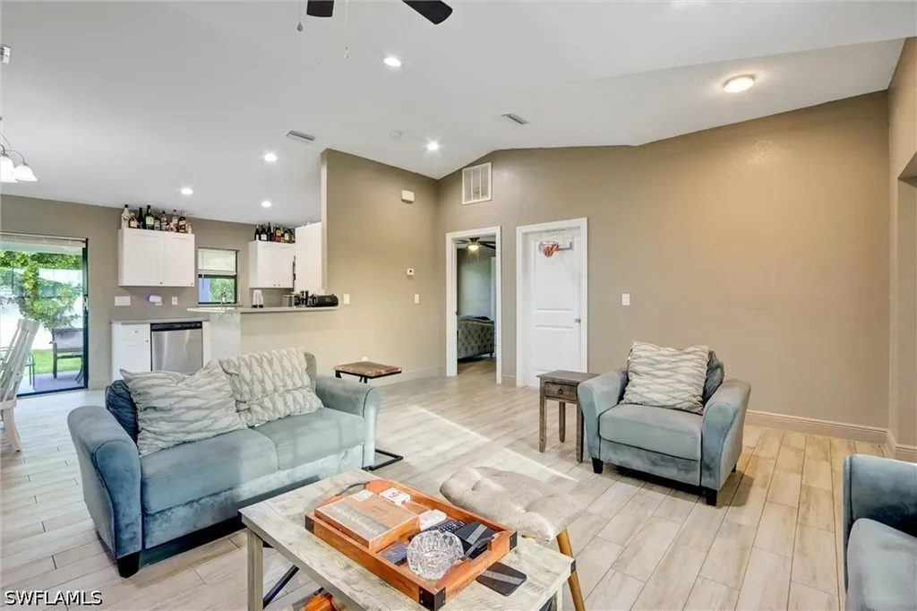 1317 NE 4th Place Cape Coral FL 33909
