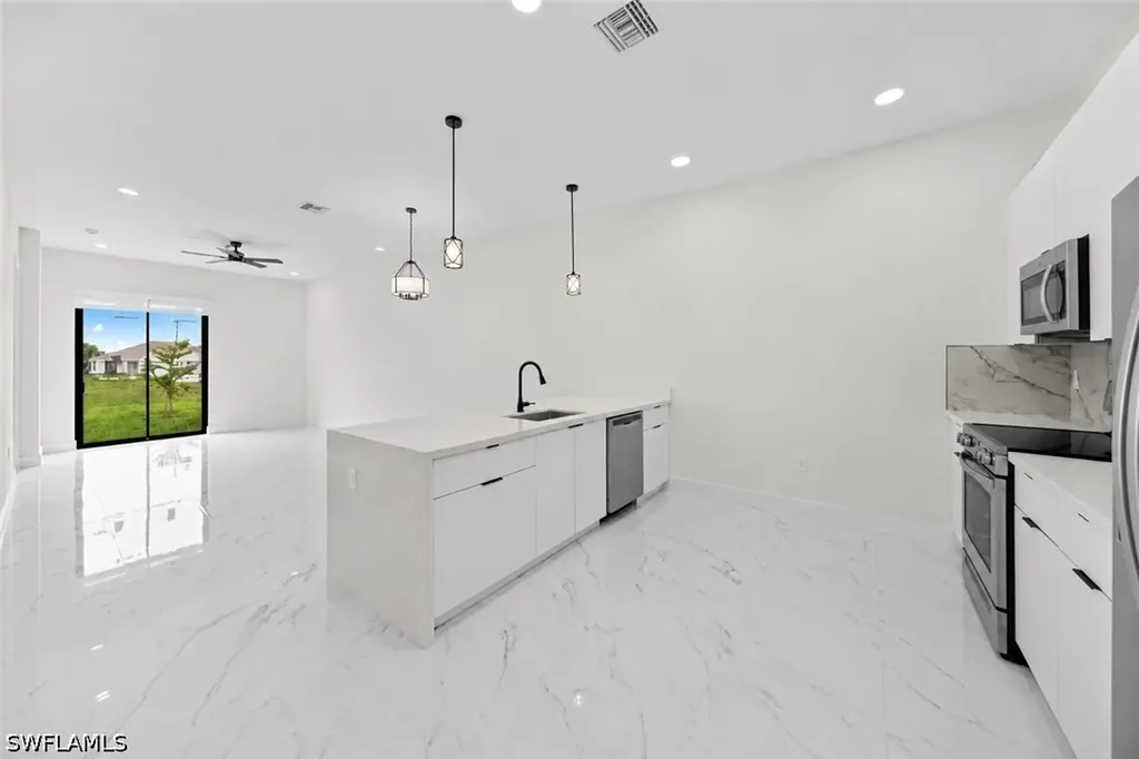 1812/1814 NE 8th Place Cape Coral FL 33909