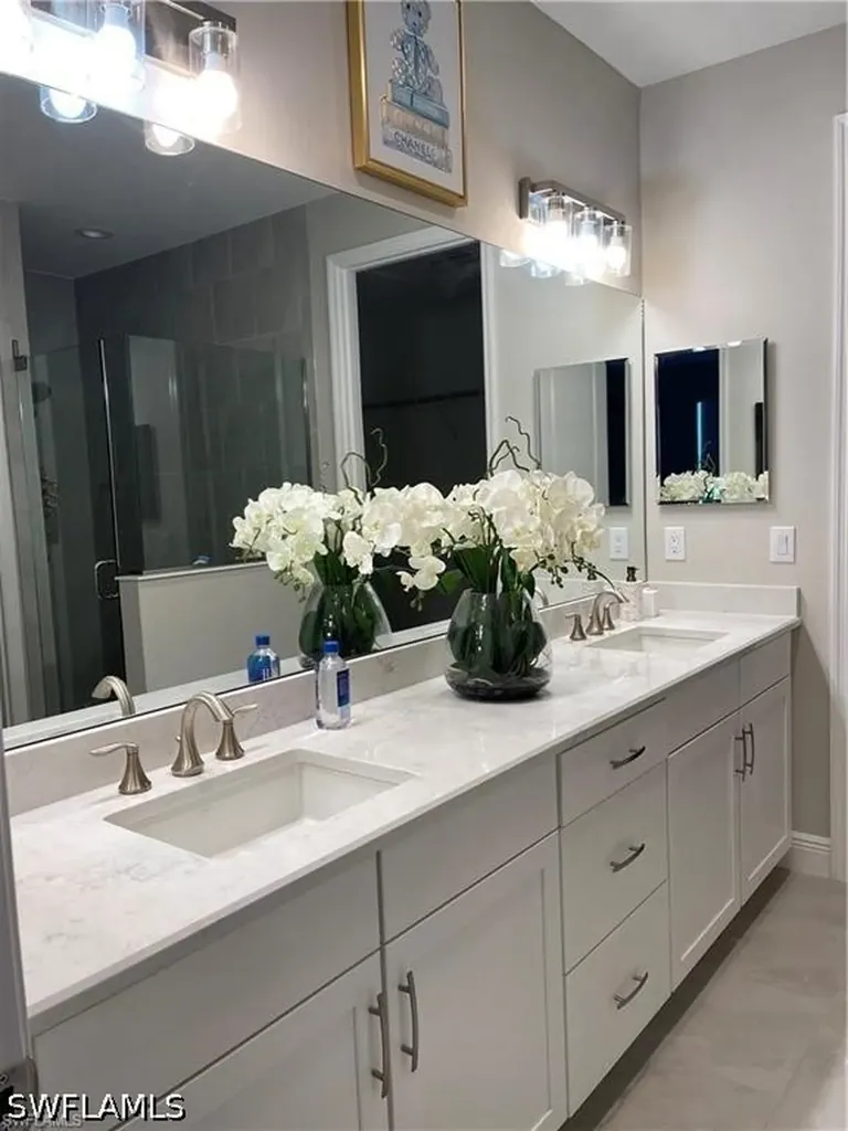2567 Seychelles Drive Naples FL 34112