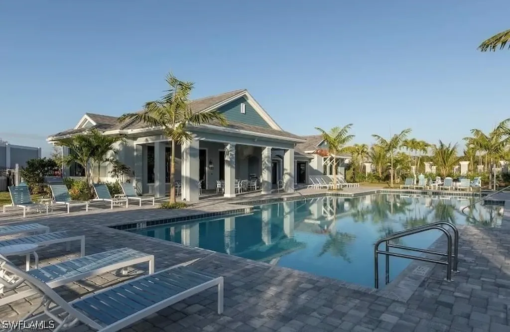 2567 Seychelles Drive Naples FL 34112