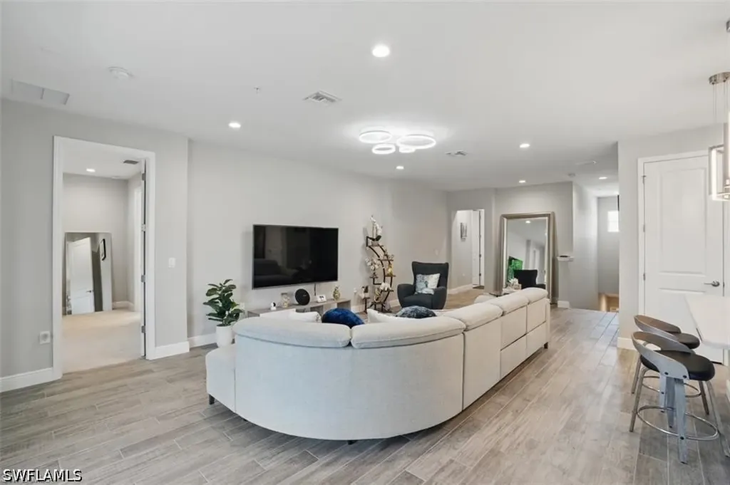 2567 Seychelles Drive Naples FL 34112