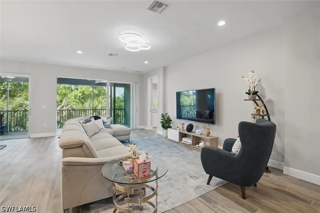 2567 Seychelles Drive Naples FL 34112