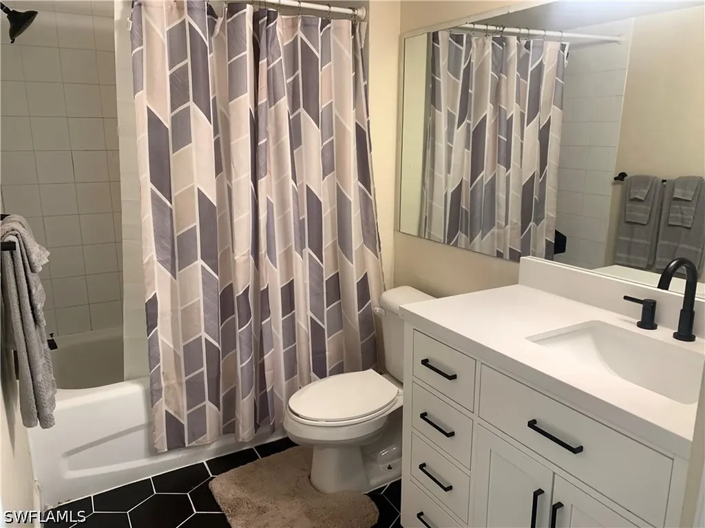 1275 Wildwood Lakes Boulevard Naples FL 34104