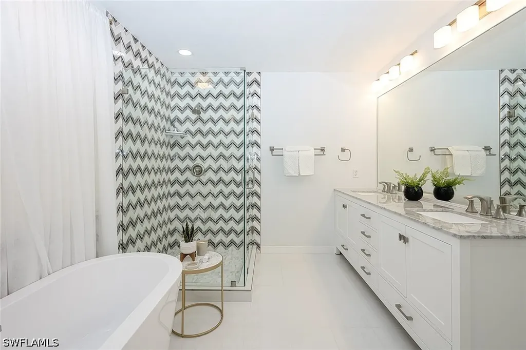 772 Reef Point Circle Naples FL 34108