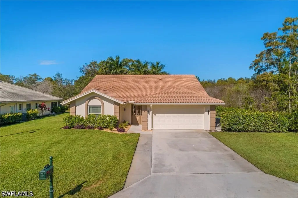 401 Countryside Drive Naples FL 34104