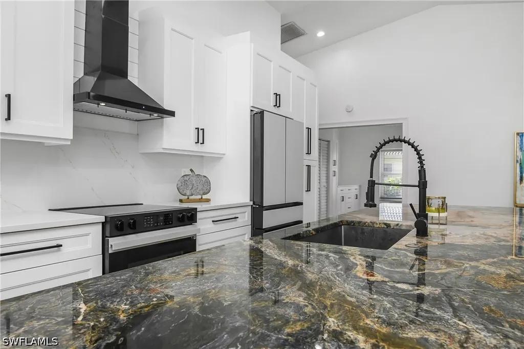 401 Countryside Drive Naples FL 34104