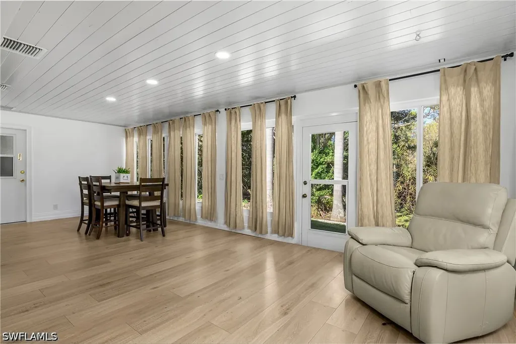 401 Countryside Drive Naples FL 34104