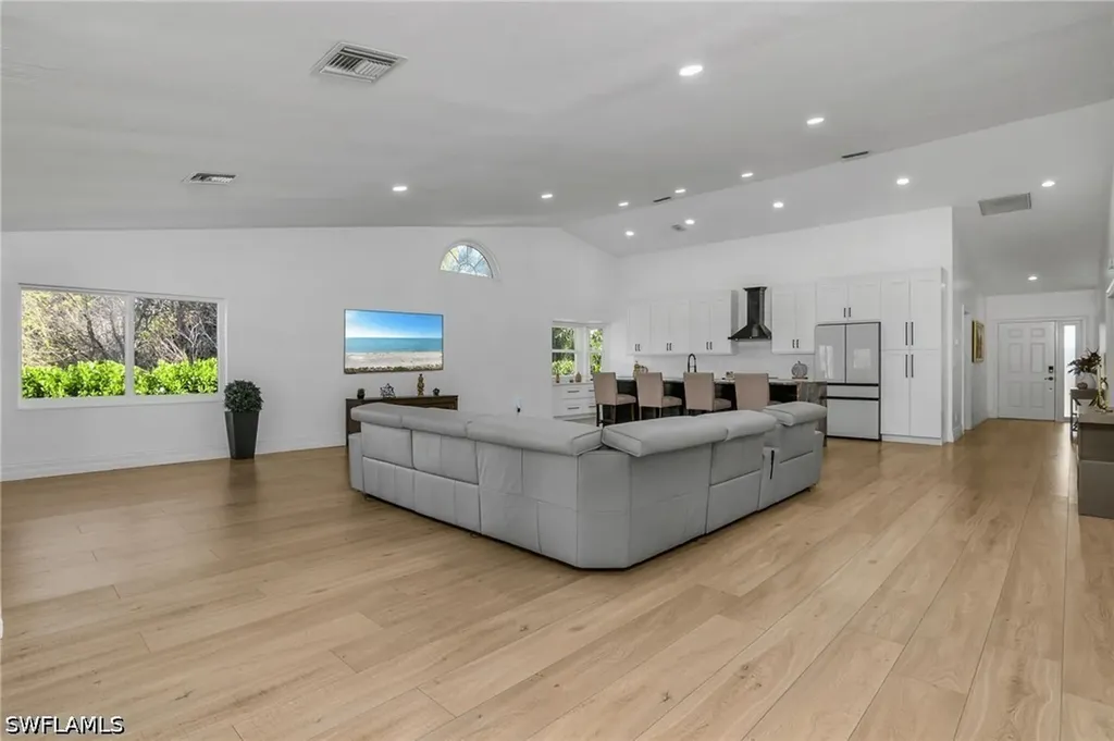 401 Countryside Drive Naples FL 34104