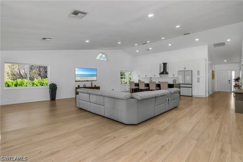 401 Countryside Drive Naples FL 34104