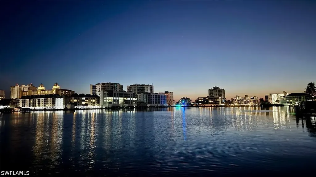 Naples FL, 432 Oak Avenue