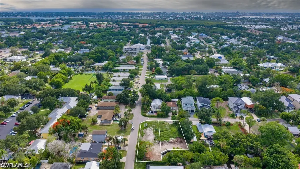 3439 Canal Street Naples FL 34112