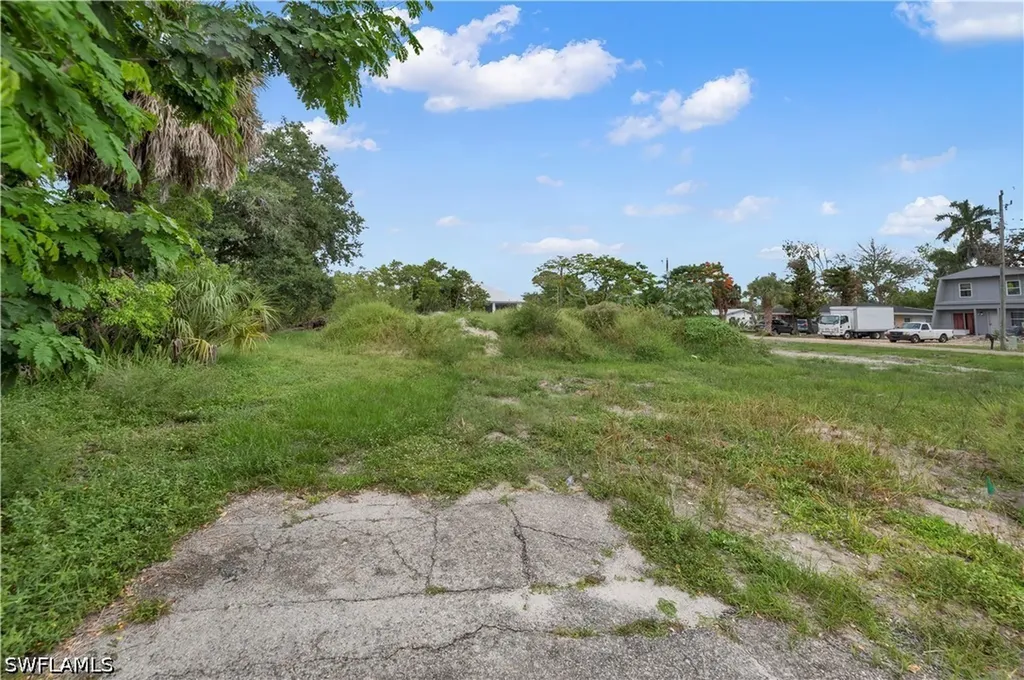 3439 Canal Street Naples FL 34112