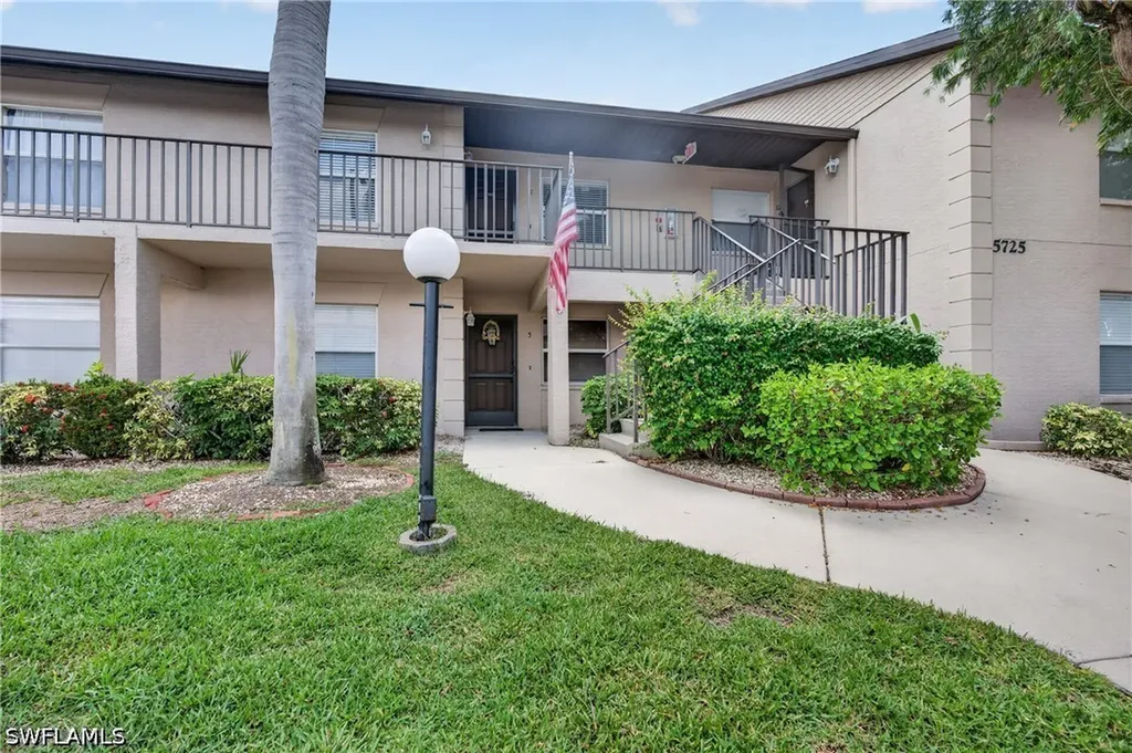 5725 Foxlake Drive North Fort Myers FL 33917