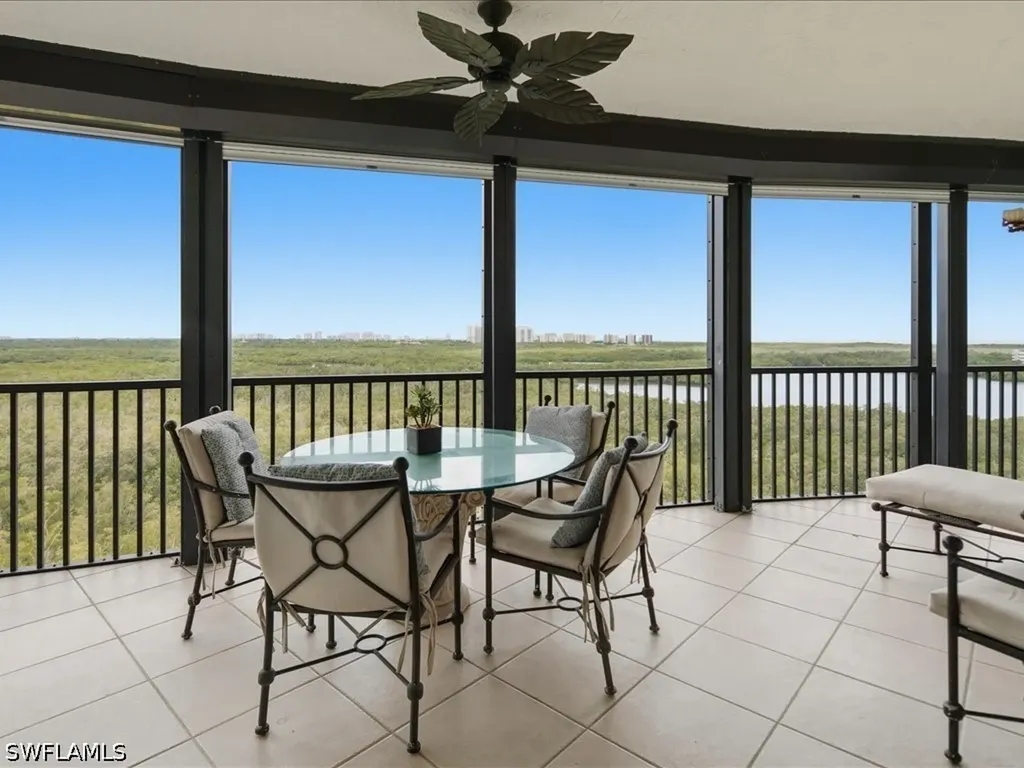 425 Cove Tower Drive Naples FL 34110