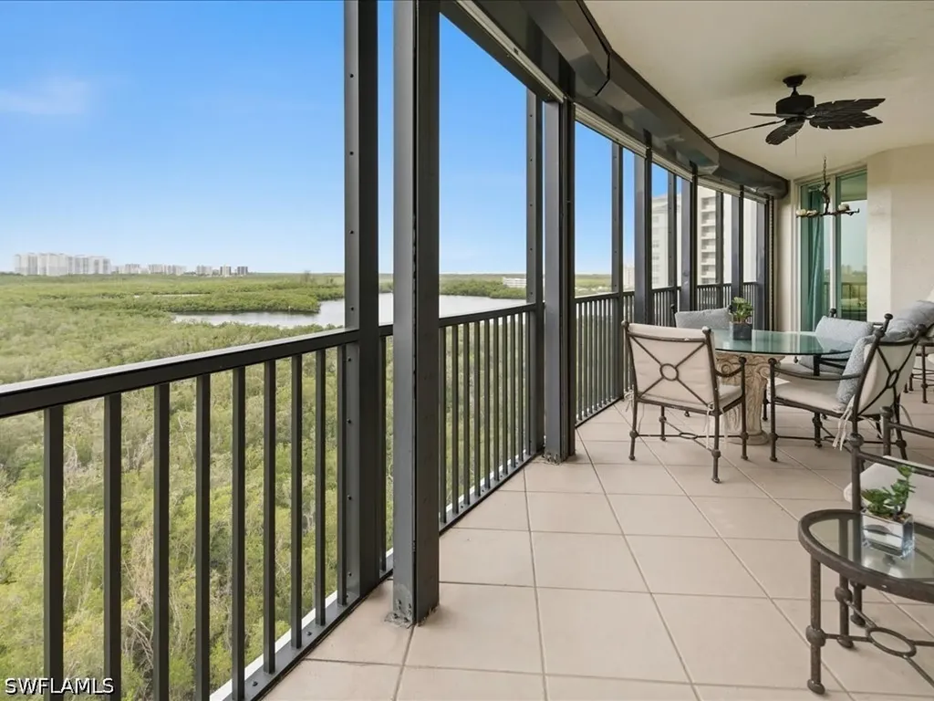 425 Cove Tower Drive Naples FL 34110