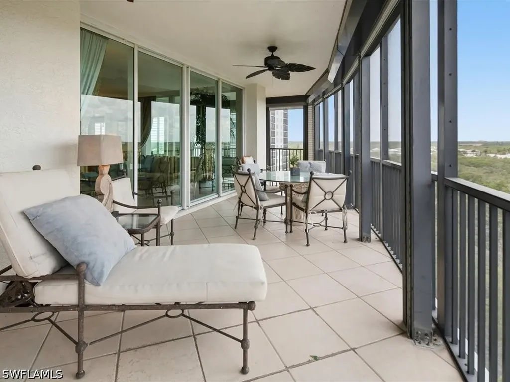425 Cove Tower Drive Naples FL 34110