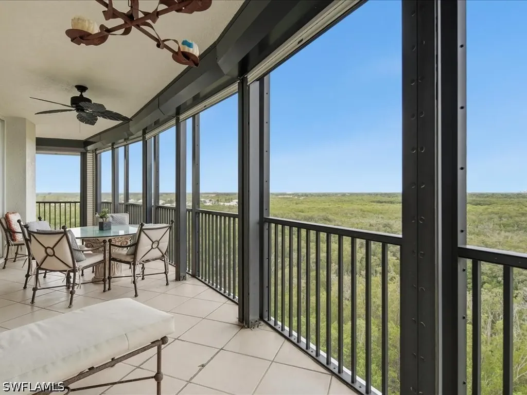 425 Cove Tower Drive Naples FL 34110