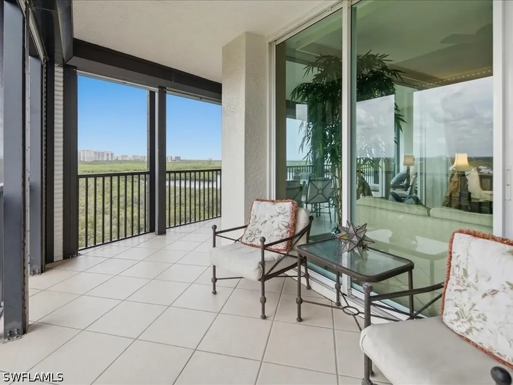 425 Cove Tower Drive Naples FL 34110