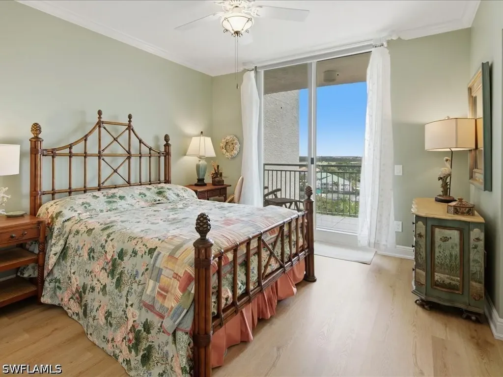 425 Cove Tower Drive Naples FL 34110