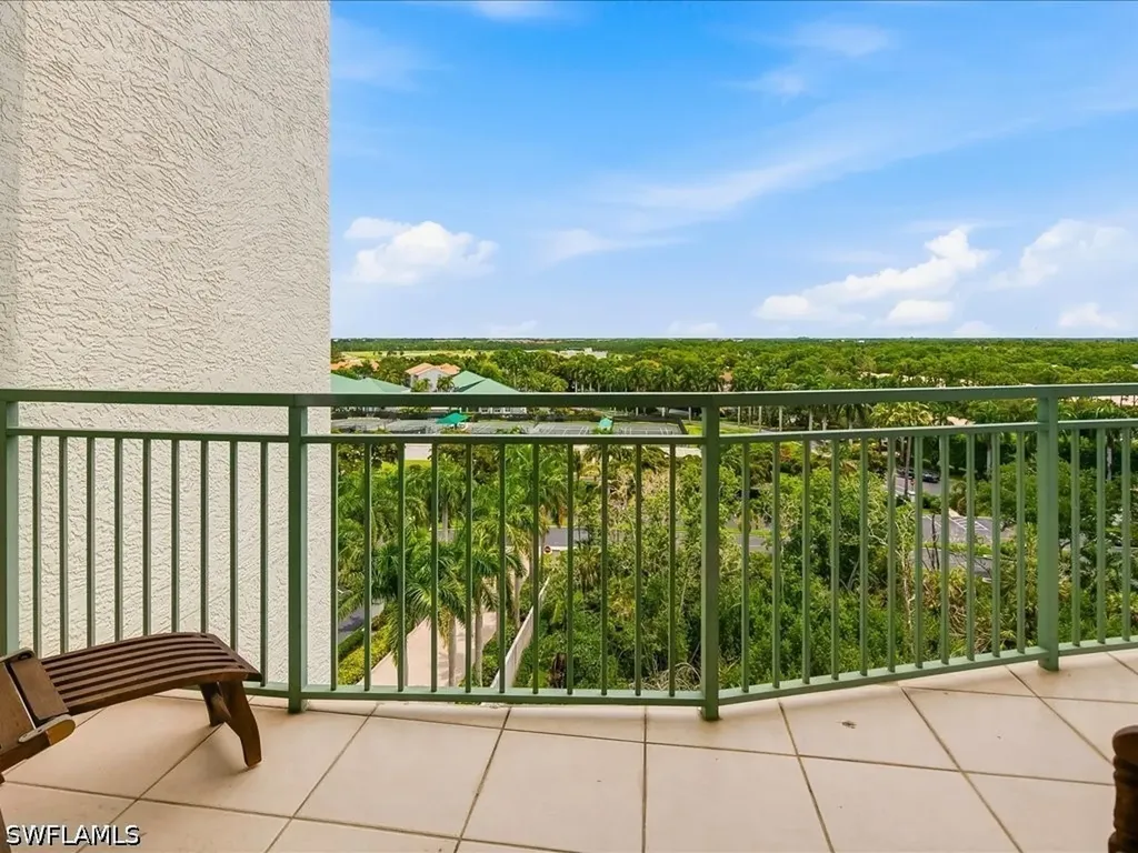 425 Cove Tower Drive Naples FL 34110