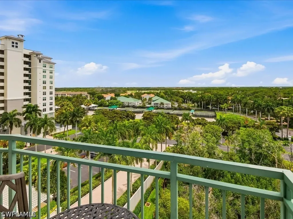 425 Cove Tower Drive Naples FL 34110