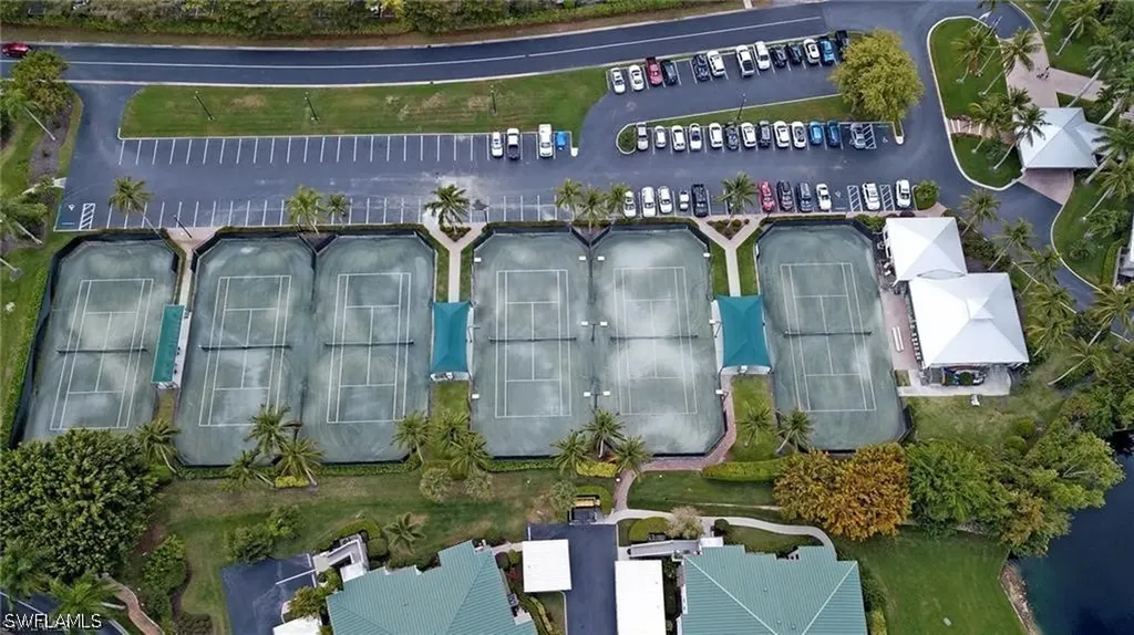 425 Cove Tower Drive Naples FL 34110