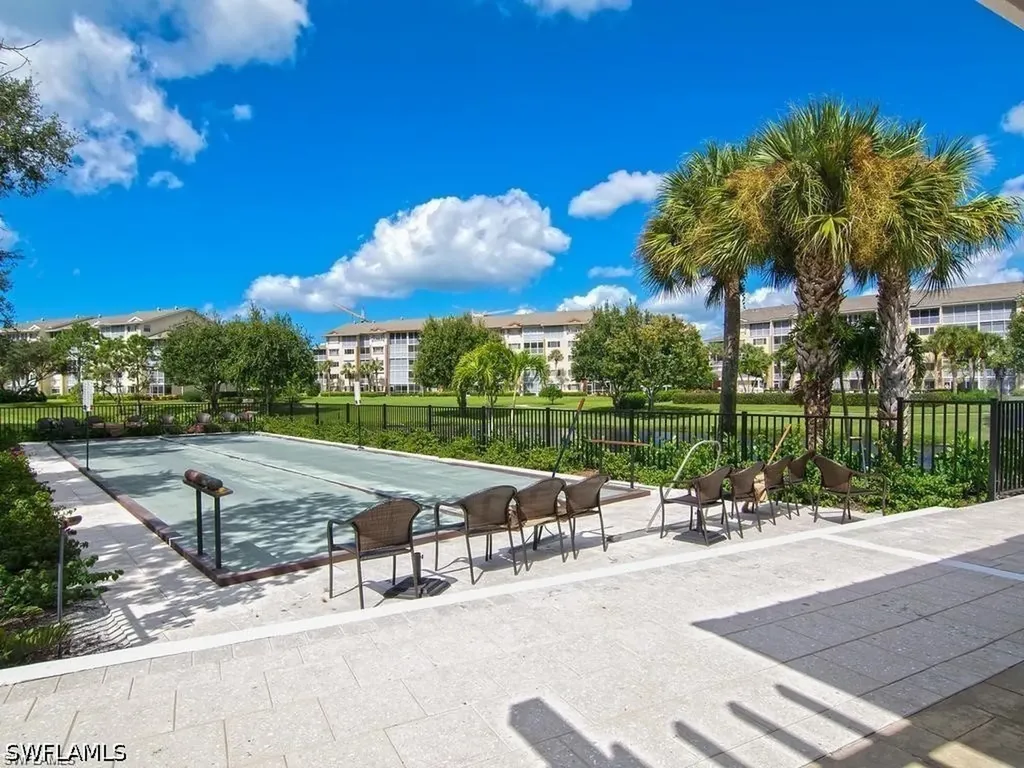 425 Cove Tower Drive Naples FL 34110