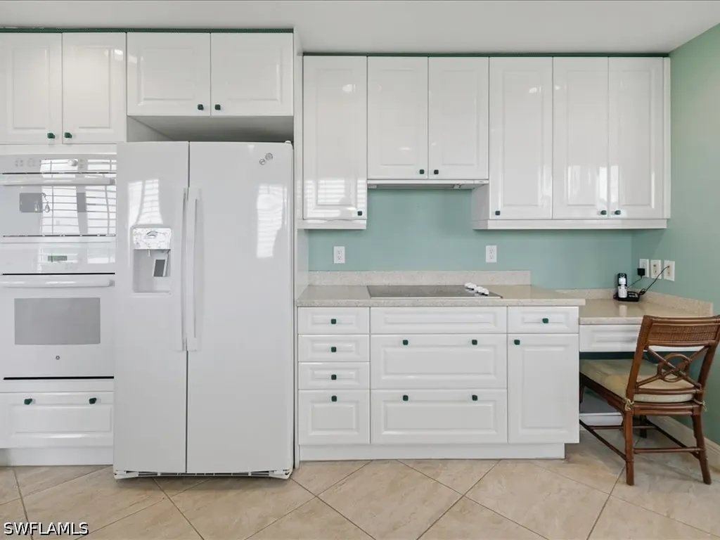425 Cove Tower Drive Naples FL 34110