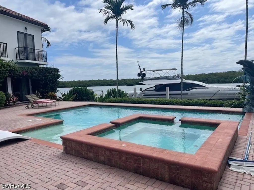 2535 Tarpon Road Naples FL 34102