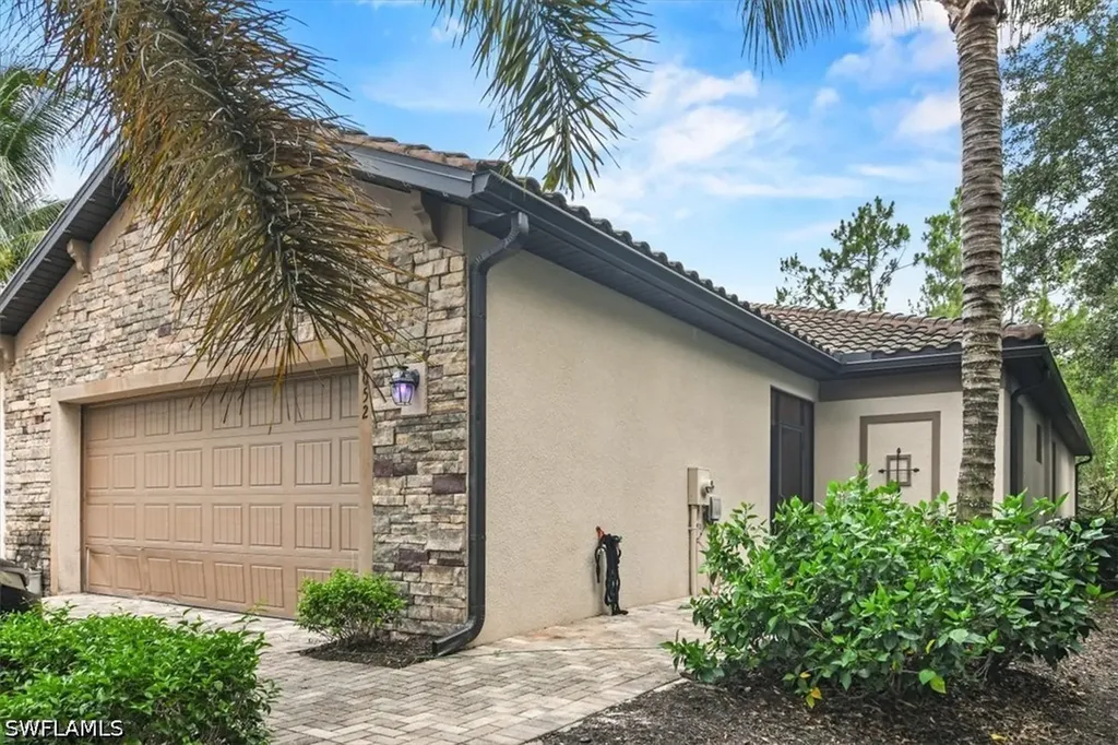9052 Glenforest Drive Naples FL 34120
