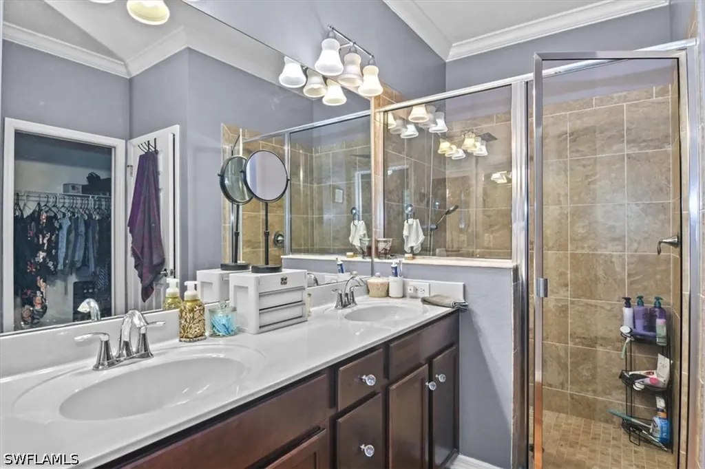 9052 Glenforest Drive Naples FL 34120