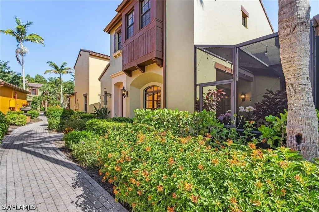 9118 Chula Vista Street Naples FL 34113