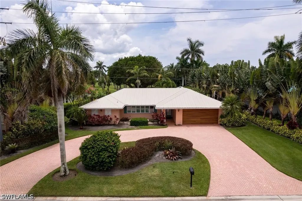 520 Harbour Drive Naples FL 34103