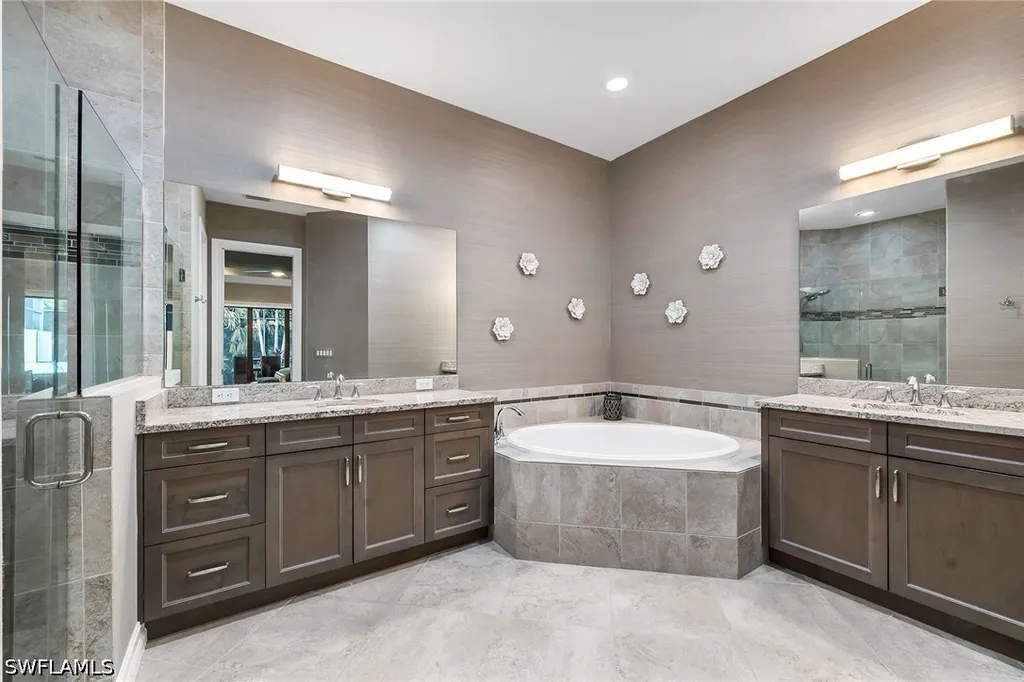 6589 Roma Way Naples FL 34113