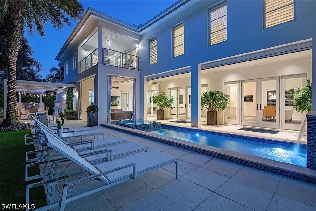 501 2nd Avenue N Naples FL 34102
