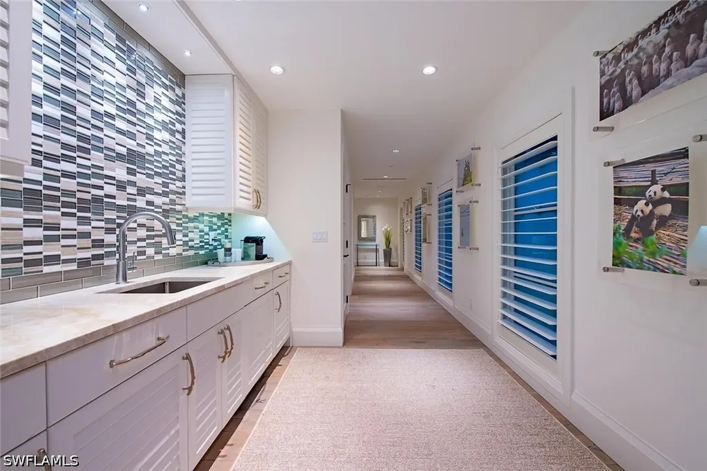 501 2nd Avenue N Naples FL 34102