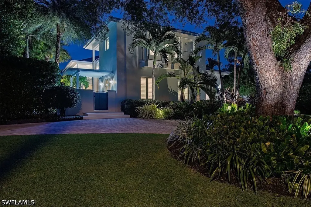 501 2nd Avenue N Naples FL 34102