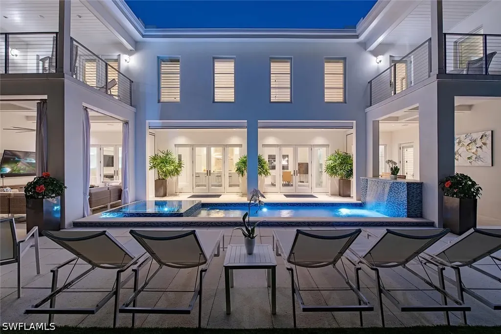 501 2nd Avenue N Naples FL 34102