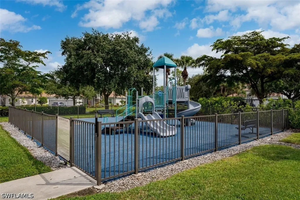 15821 Delaplata Lane Naples FL 34110