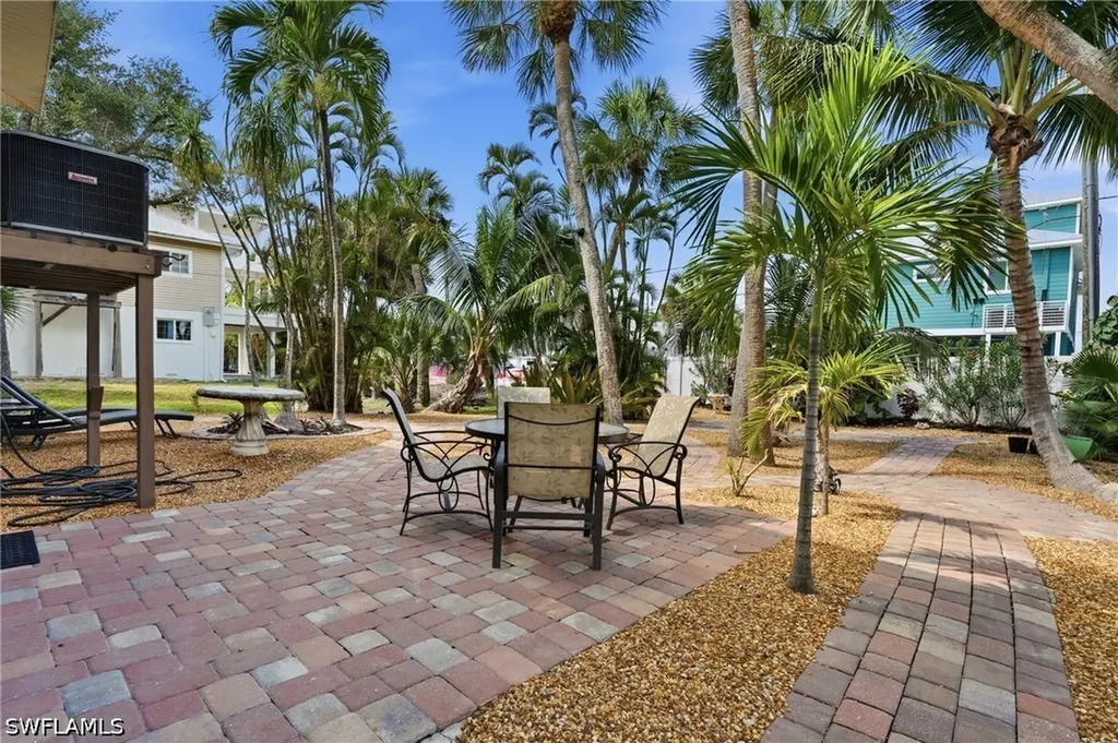 5370 / 5372 Palmetto Street Fort Myers Beach FL 33931