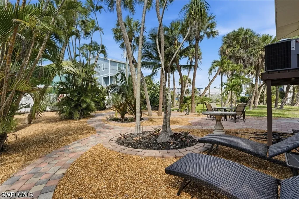 5370 / 5372 Palmetto Street Fort Myers Beach FL 33931