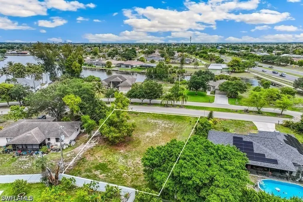 2516 Aviation Parkway Cape Coral FL 33904