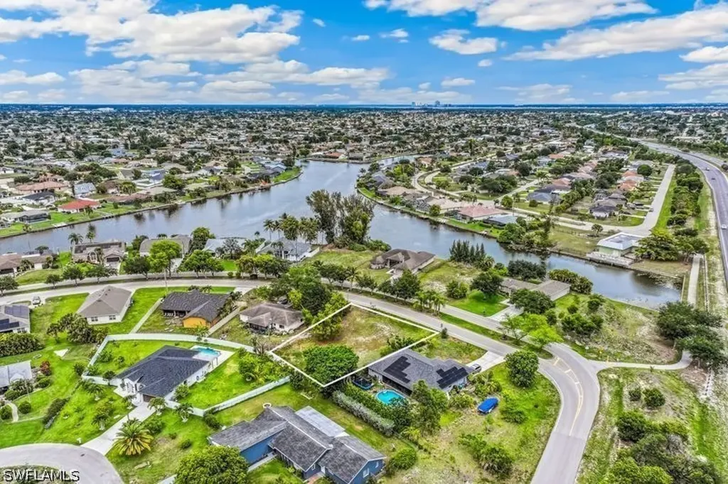 2516 Aviation Parkway Cape Coral FL 33904