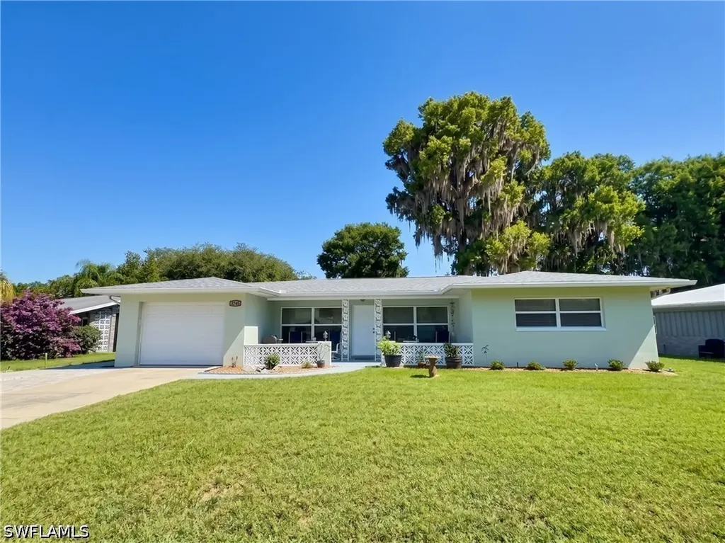 1745 S Paradise Point Inverness FL 34450