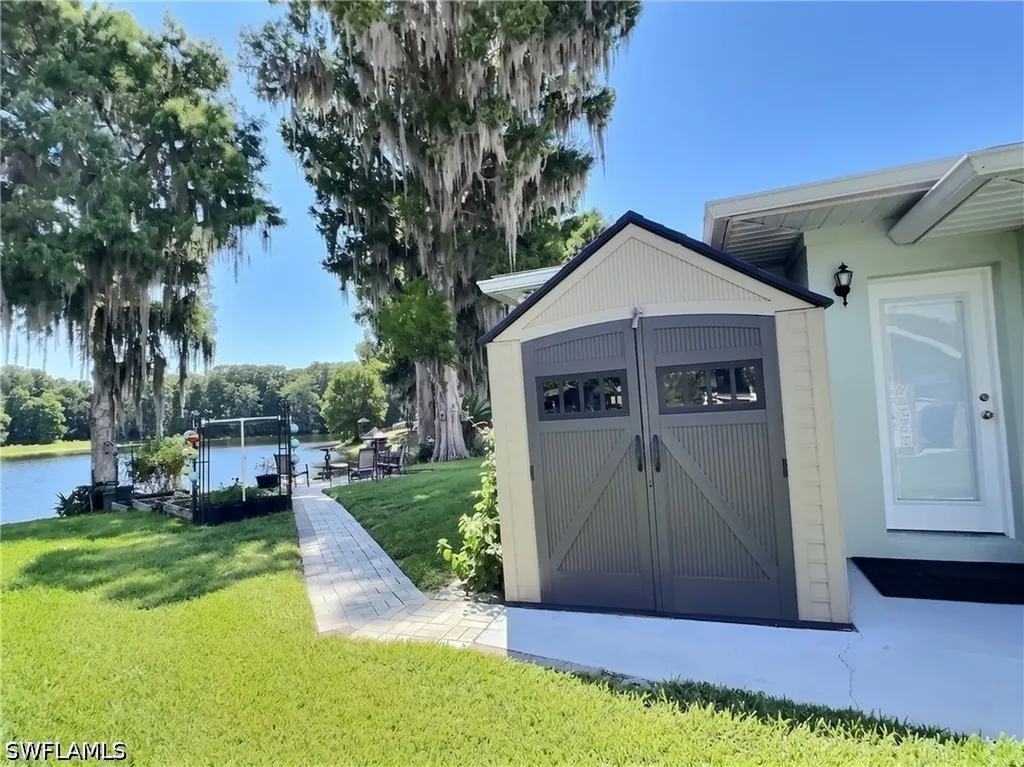 1745 S Paradise Point Inverness FL 34450