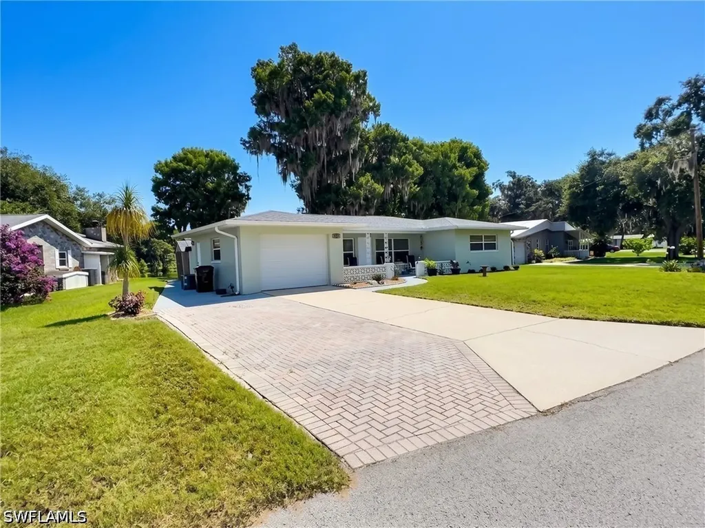 1745 S Paradise Point Inverness FL 34450